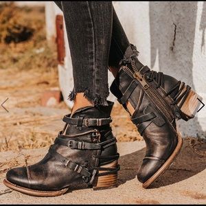 Freebird “Crue” in black distressed.